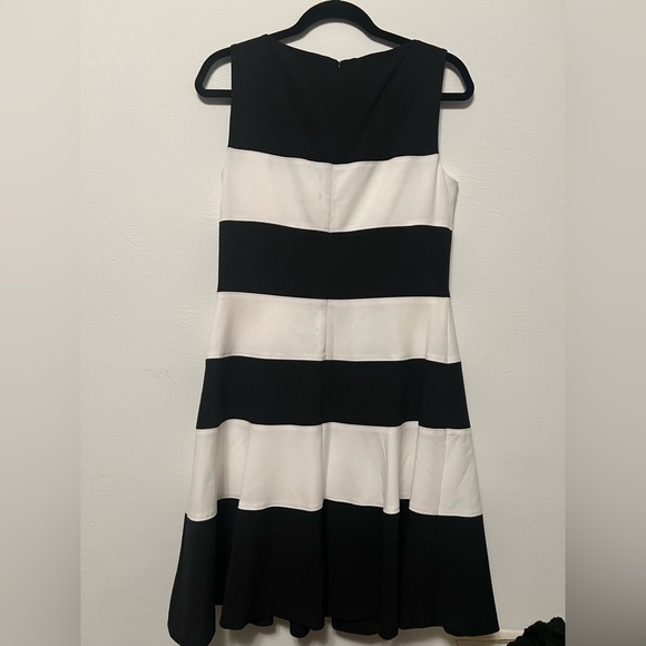 Ralph Lauren Dress. Black and White striped with flared bottom. Size 6 - Picture 2 of 4